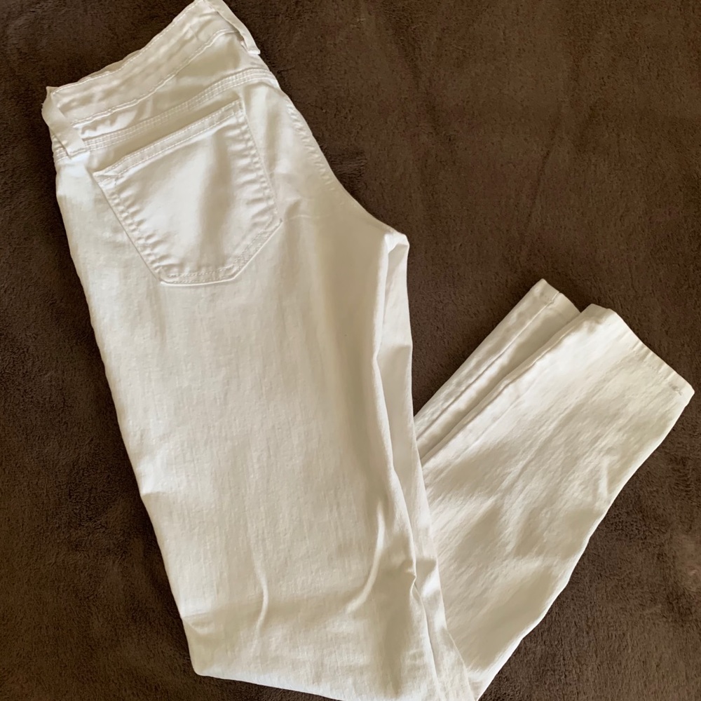 White skinny jeans